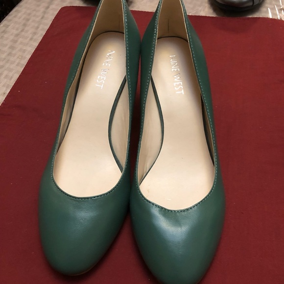 Brand New Nine West green wedges - Picture 1 of 2